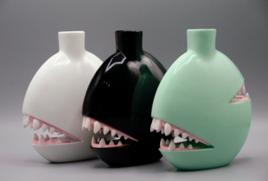 Biting Vase - Black